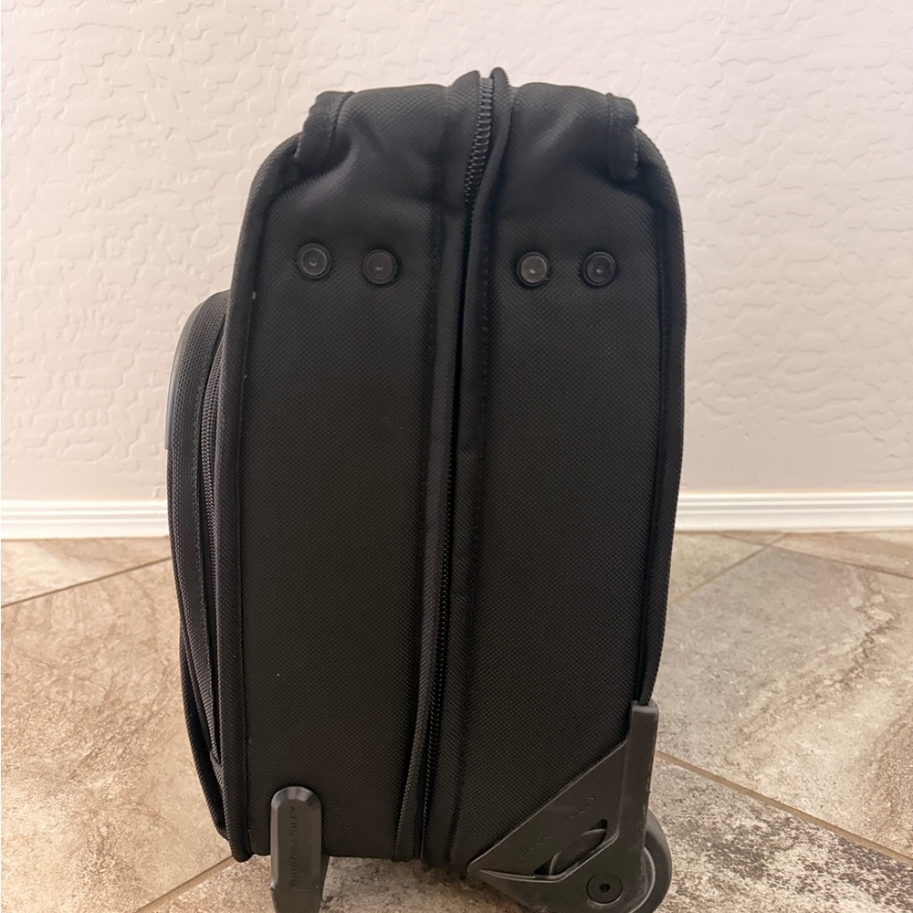 Briggs & Riley Black Garment Carry On 21’ - Picture 6 of 9